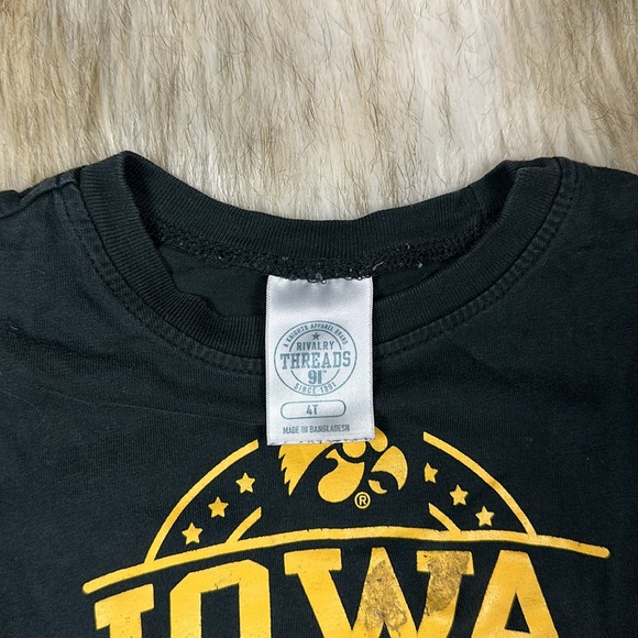 4T Iowa Hawkeye Short Sleeve Crew Neck T-Shirt - Picture 3 of 5